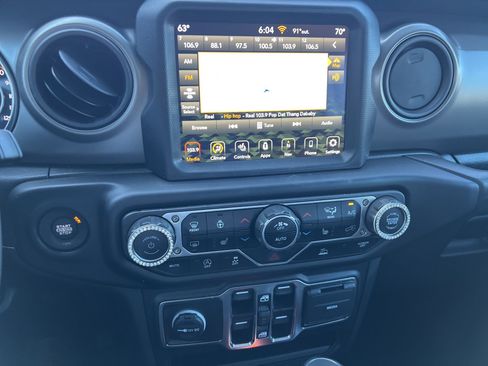 Used 2023 Jeep Gladiator Willys image 31