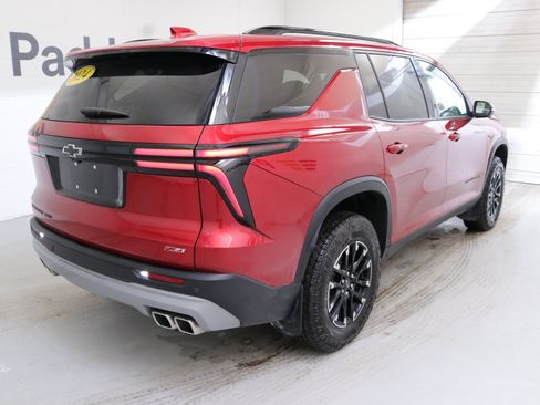 Used 2024 Chevrolet Traverse Z71 image 9