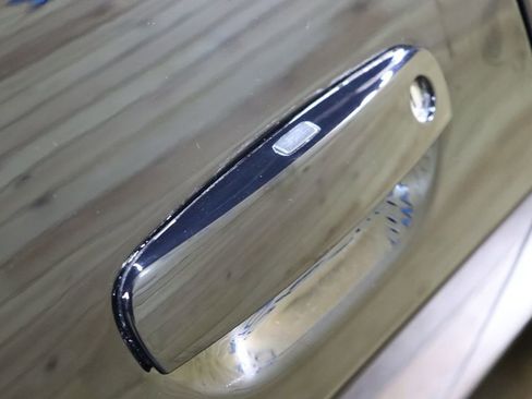 Used 2020 Dodge Challenger SXT w/ Driver Convenience Group image 16