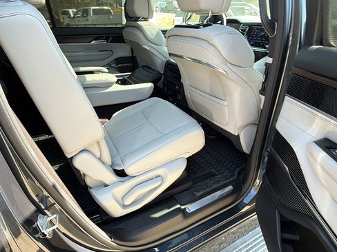 Certified 2025 Jeep Grand Wagoneer 4WD image 22