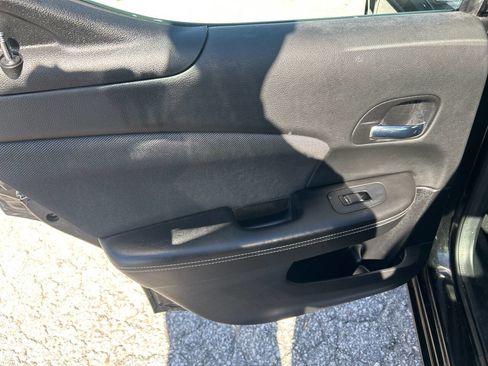 Used 2013 Dodge Avenger SE image 15