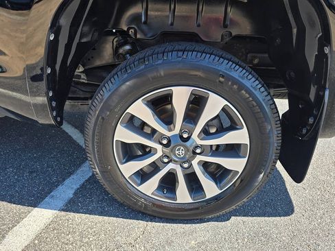 Used 2018 Toyota Tundra Limited w/ Limited Premium Package AWD/4WD image 12