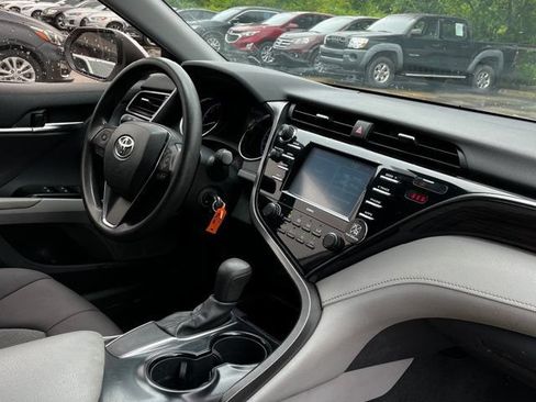 Used 2020 Toyota Camry LE FWD image 17