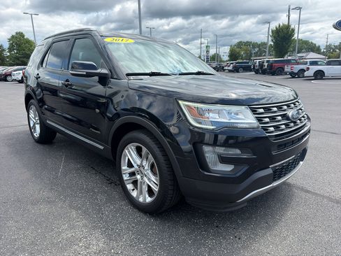 Used 2017 Ford Explorer XLT w/ Equipment Group 202A AWD/4WD image 4