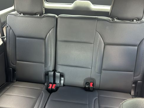 Used 2025 GMC Yukon XL Denali AWD/4WD image 18