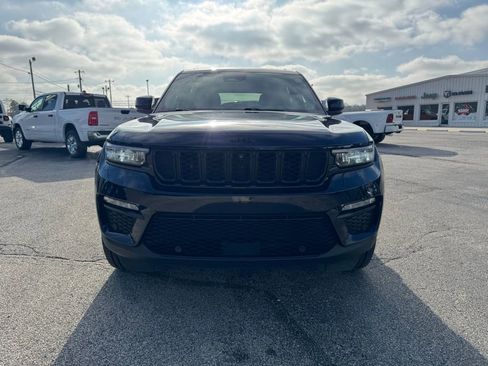 Used 2024 Jeep Grand Cherokee Limited w/ Luxury Tech Group II image 11