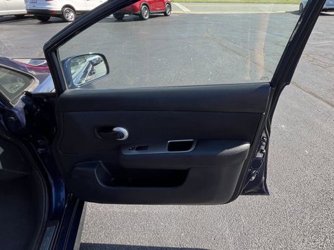 Used 2012 Nissan Versa Hatchback w/ SL Navigation Pkg FWD image 12