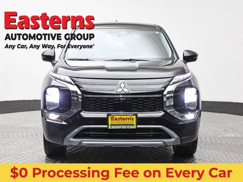 Used 2025 Mitsubishi Outlander SE AWD/4WD image 2