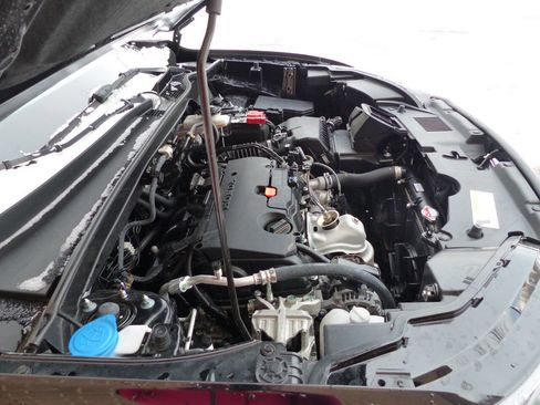 Used 2025 Honda HR-V LX image 16