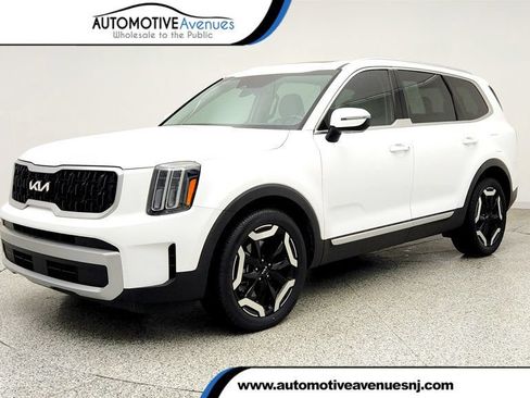 Used 2023 Kia Telluride EX w/ EX Captain's Chair Package AWD/4WD image 1