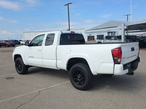 Used 2022 Toyota Tacoma SR5 AWD/4WD image 8