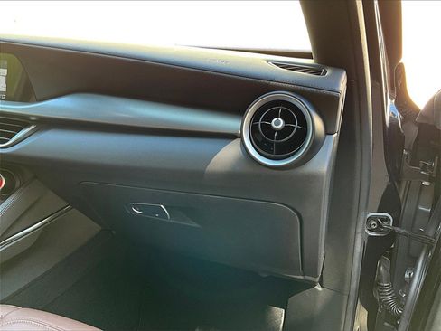 Used 2024 Alfa Romeo Stelvio Ti image 19