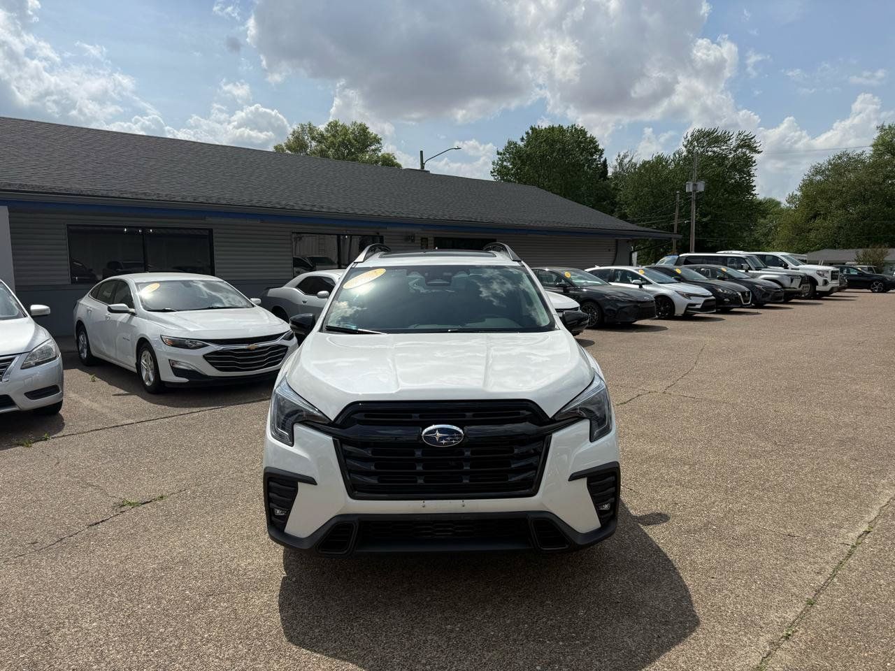 Used 2023 Subaru Ascent Onyx Edition AWD/4WD image 2