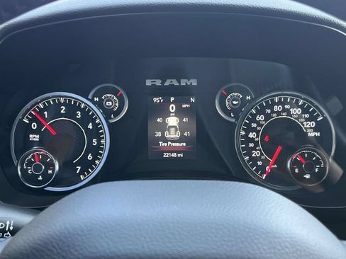 Used 2023 RAM 1500 Big Horn AWD/4WD image 34