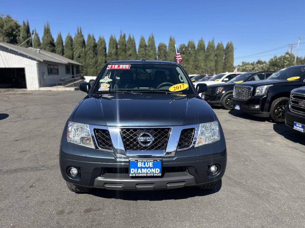 Used 2017 Nissan Frontier SV w/ SV Value Truck Package RWD image 3