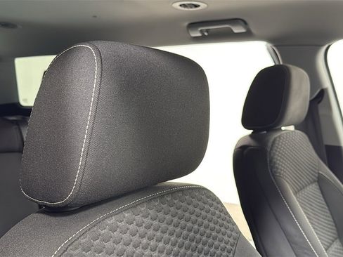 Used 2018 GMC Acadia SLE image 19