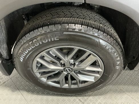 Used 2025 Nissan Rogue S image 27