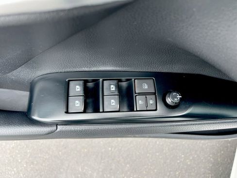 Used 2019 Toyota Camry SE w/ Carpet Mat Package image 19