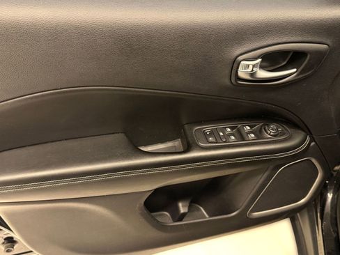 Used 2021 Jeep Compass Latitude AWD/4WD image 11
