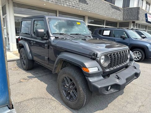 Used 2025 Jeep Wrangler Sport AWD/4WD image 7