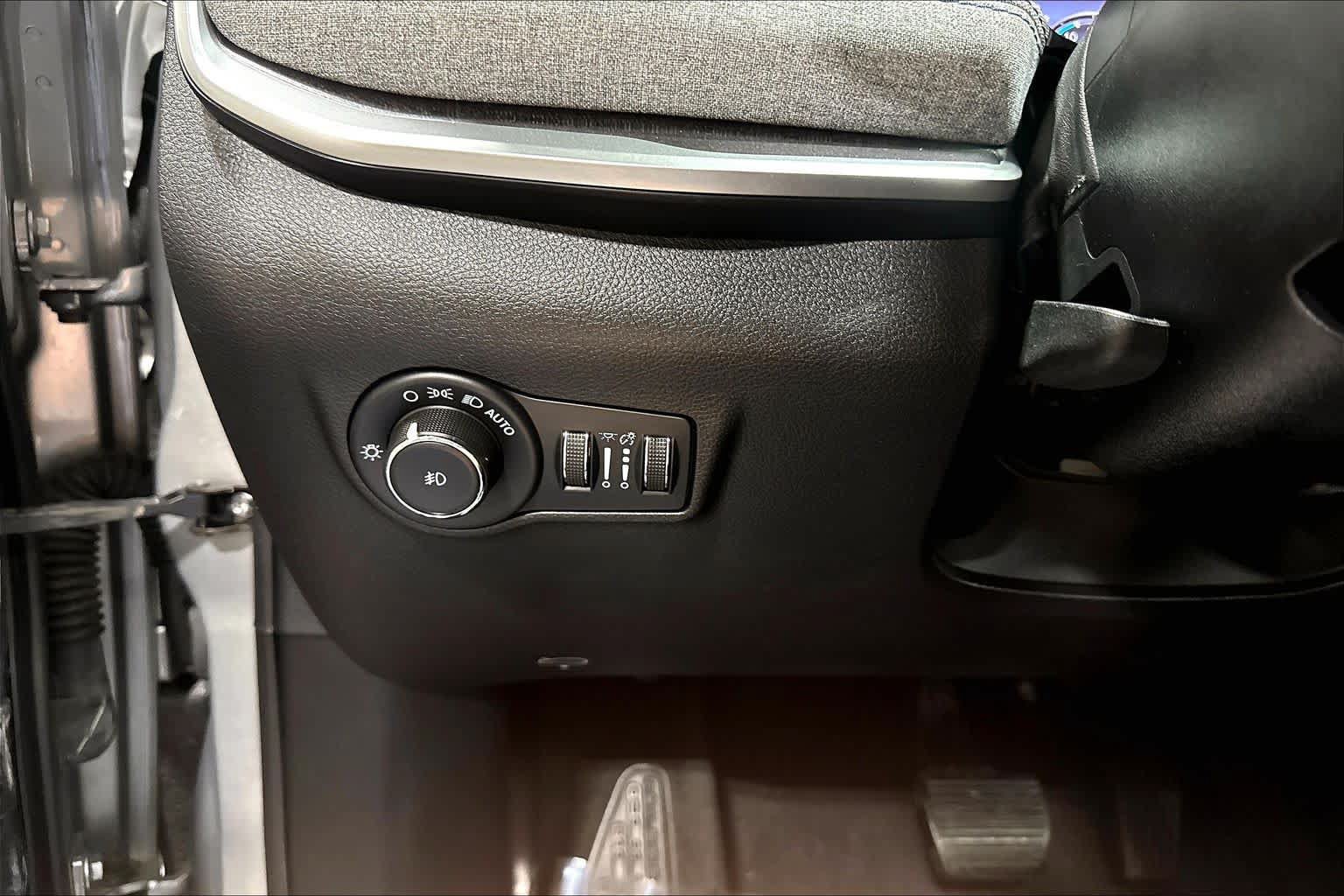Used 2022 Jeep Compass Latitude w/ Sun and Sound Group AWD/4WD image 69