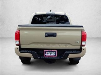Used 2017 Toyota Tacoma TRD Off-Road w/ Premium & Technology Package AWD/4WD video 3