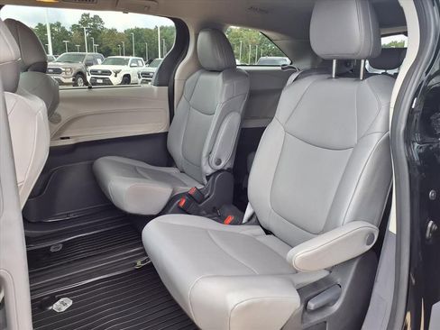 Certified 2024 Toyota Sienna XLE image 18