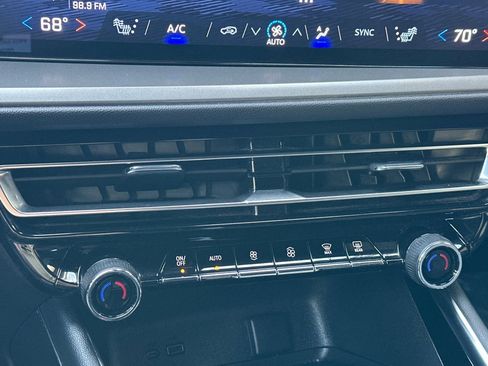 Certified 2024 Chevrolet Traverse LT image 28