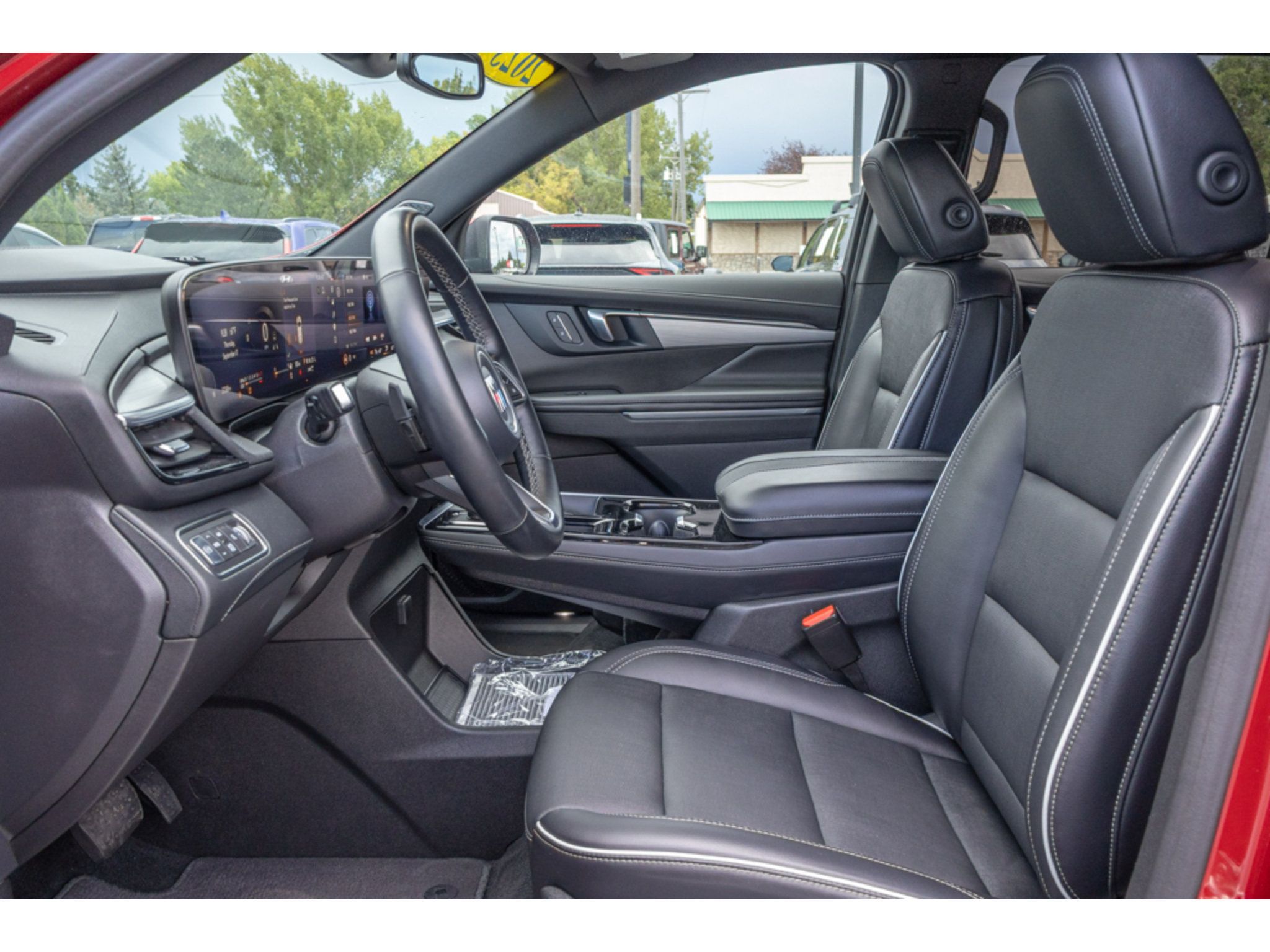 Used 2025 Buick Enclave Preferred AWD/4WD image 17