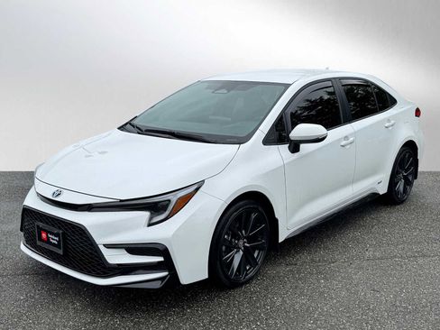 Used 2025 Toyota Corolla SE AWD/4WD image 7