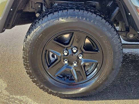 Used 2021 Jeep Gladiator Sport image 7