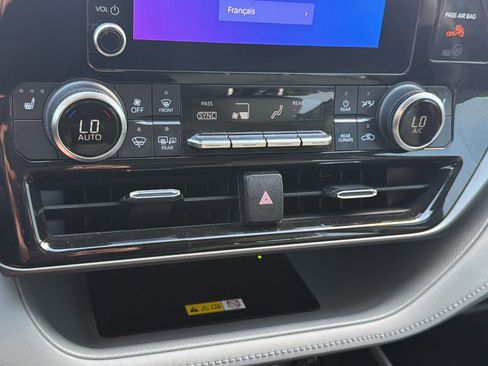 Used 2023 Toyota Highlander XLE image 19