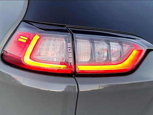 Used 2019 Jeep Cherokee Latitude Plus w/ Cold Weather Group image 29