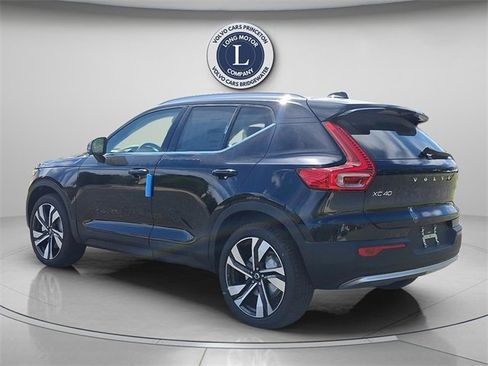 New 2025 Volvo XC40 B5 Ultra w/ Protection Package Premier image 5