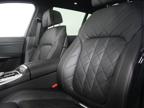 Used 2026 BMW X7 xDrive40i w/ M Sport Package image 11