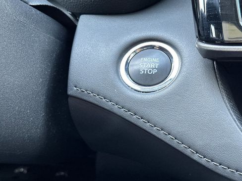 Used 2023 Toyota Highlander XLE FWD image 23