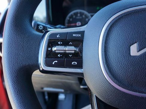 Used 2023 Kia Sorento LX image 19