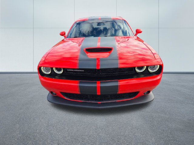 Used 2017 Dodge Challenger SRT RWD image 2