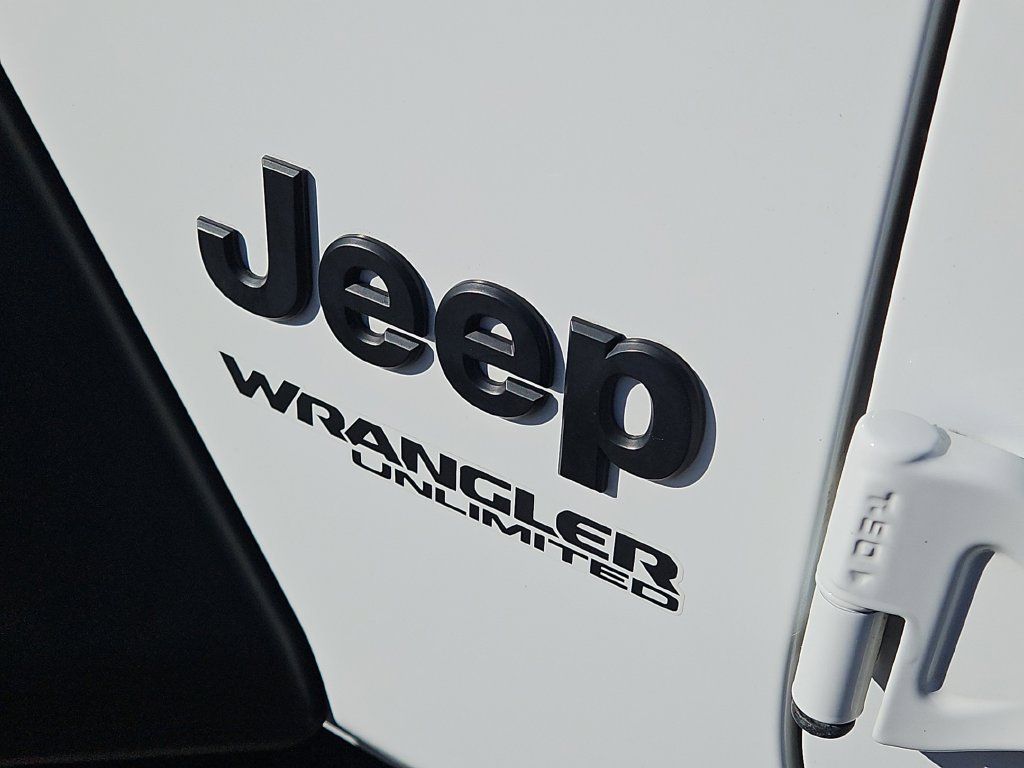 Used 2022 Jeep Wrangler Unlimited Sport AWD/4WD image 8