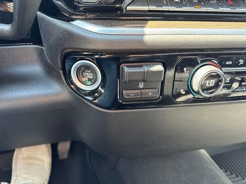 Used 2022 Chevrolet Silverado 1500 LT w/ Z71 Off-Road Package AWD/4WD image 64
