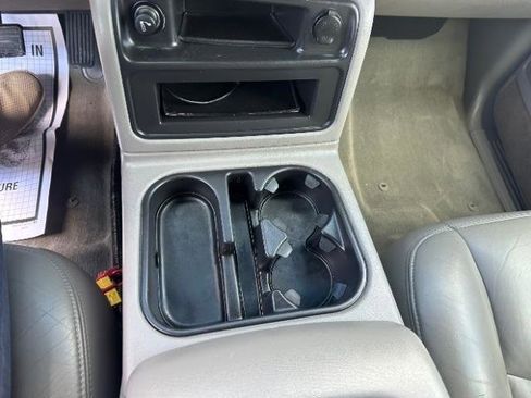 Used 2005 Chevrolet Avalanche Z71 w/ Sun And Sound Package image 24