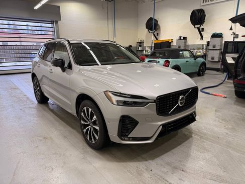 Used 2025 Volvo XC60 B5 Plus image 7