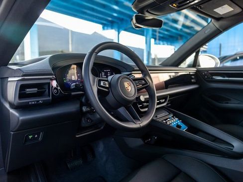 Certified 2025 Porsche Macan Electric RWD image 4