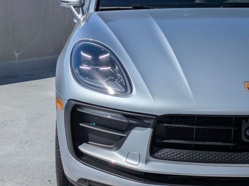 Certified 2026 Porsche Macan AWD/4WD image 12