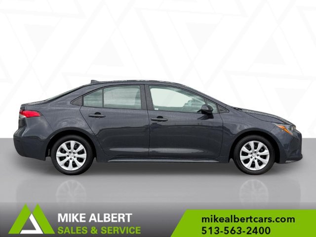 Used 2025 Toyota Corolla LE FWD image 3