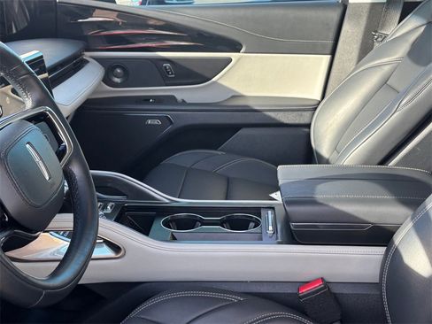 Used 2024 Lincoln Nautilus Premier w/ Equipment Group 102A image 10