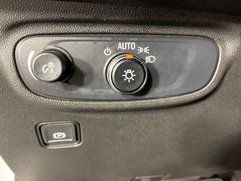 Used 2024 GMC Terrain SLE FWD image 26