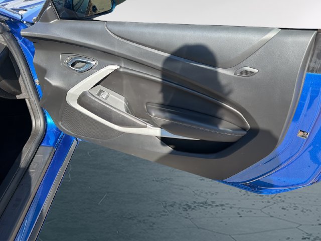 Used 2018 Chevrolet Camaro LT RWD image 10
