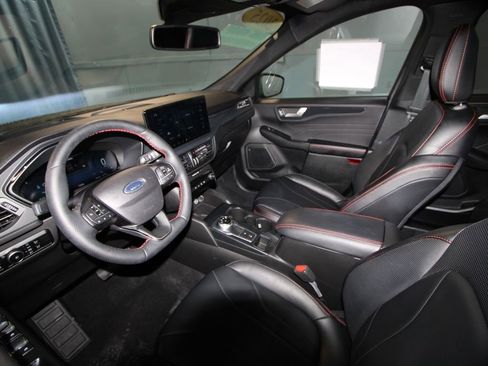 Used 2025 Ford Escape ST-Line Elite w/ Premium Technology Package image 2