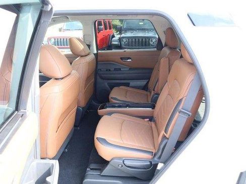 Used 2025 Nissan Pathfinder Platinum AWD/4WD image 26